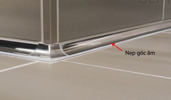 Nẹp góc âm che đi khe hở, tạo đường góc thẳng đẹp