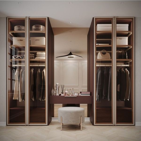 Lưu trữ quần áo tiện lợi, kết hợp bàn trang điểm với tủ 4 cánh 4 buồng
