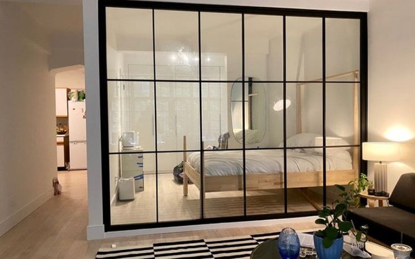 Mẫu vách ngăn nhôm kính cửa lùa nhiều cánh phòng ngủ