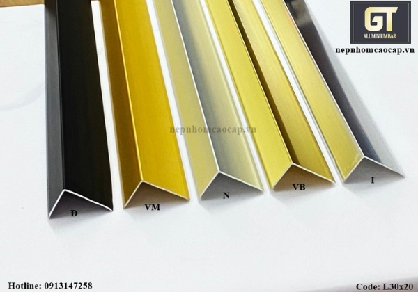 Thiết kế dạng góc vuông giúp nẹp L ôm sát cạnh tại các mép