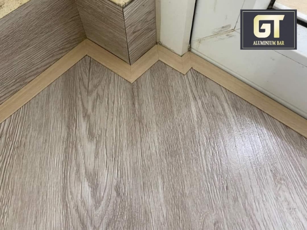Nẹp chữ F chuyên dùng để che mép sàn tại các vị trí sát tường